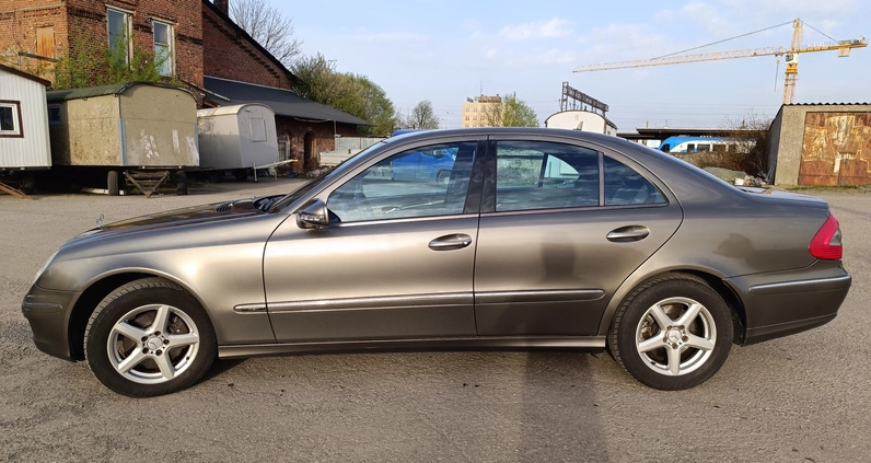 Mercedes-Benz Klasa E cena 29900 przebieg: 258000, rok produkcji 2006 z Koszalin małe 92